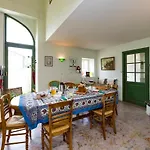 Bed & Breakfast Dhotes Poule Sur Un 3*