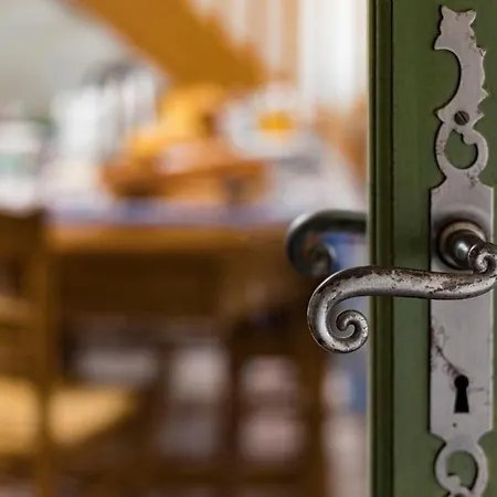 Poule Sur Un Mur, D'hote A Soulosse-sous-Saint-Elophe