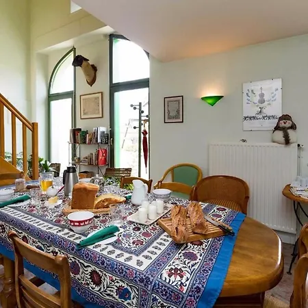 Poule Sur Un Mur, D'hôte à Couette-café 3*