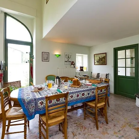 Panzió Dhotes Poule Sur Un 3*